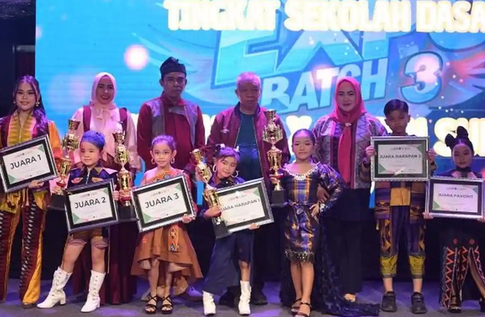 Unsultra Kenalkan Tenun Lewat Fashion Show, Ajak Siswa SD Bangga Tampil Modis dengan Warisan Budaya